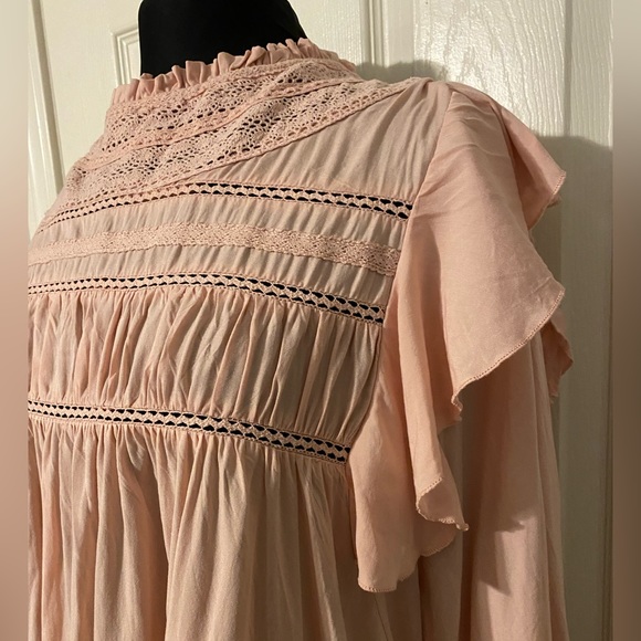 Flowy ruffled blouse - Picture 2 of 3